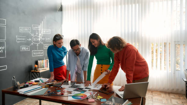 dans le cadre d’une plateforme de marque Lyon, il est important d’analyser les enquêtes d’opinion, le volume de recherches