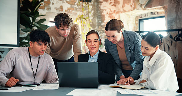 Une plateforme de marque Lyon constitue le socle stratégique qui définit l’identité, la vision et la promesse de votre entreprise