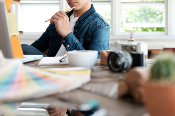 Vous pouvez découvrir une approche professionnelle de cette stratégie en consultant plateforme de marque Lyon à travers