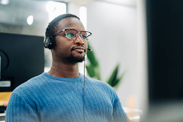 Le naming entreprise Paris s’appuie alors sur des outils créatifs tels que l’allitération, la contraction ou encore l’invention lexicale.