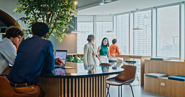 Un site internet dentiste Paris doit intégrer des articles de blog, des pages services détaillées et des FAQ pertinentes. De plus,